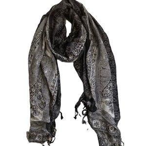 This scarf can be work with any outfit for any occasions